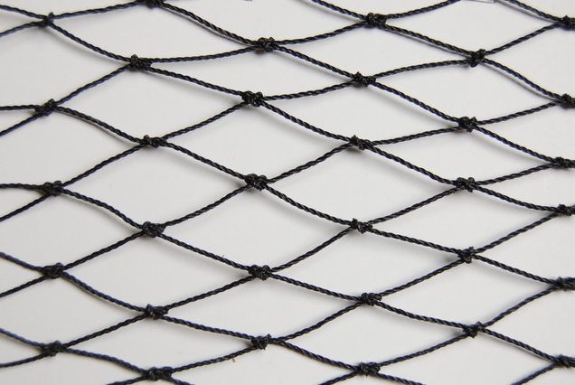 Building bird exclusion netting mesh